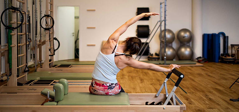 Pilates coach Rachel – Split – Reformer